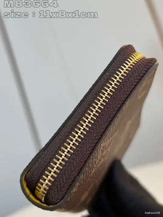 Compact Vuitton Wallet-11*8.5*1.5CM Louis Noa 0420